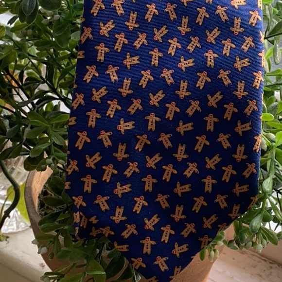 FUN Holiday party tie! Gingerbread men man ! - Picture 3 of 3